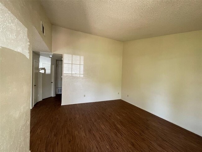 Building Photo - 7902 Brodie Ln