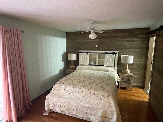 Building Photo - 33 Channel Ln