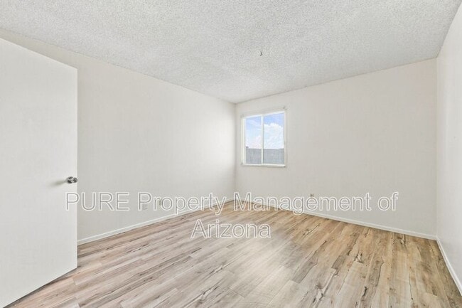 Building Photo - 2604 W Ellis Dr