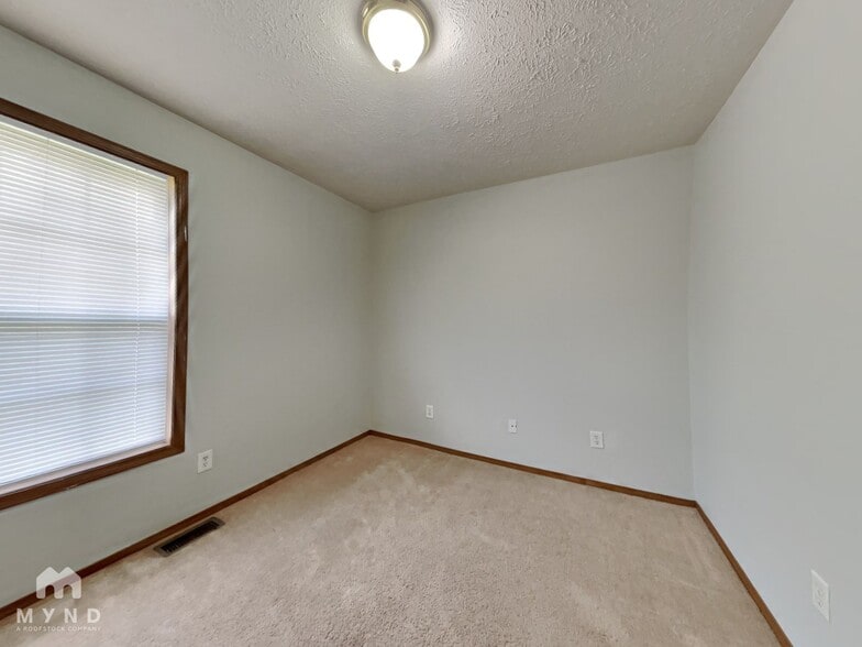 Building Photo - 528 N Claremont Pl