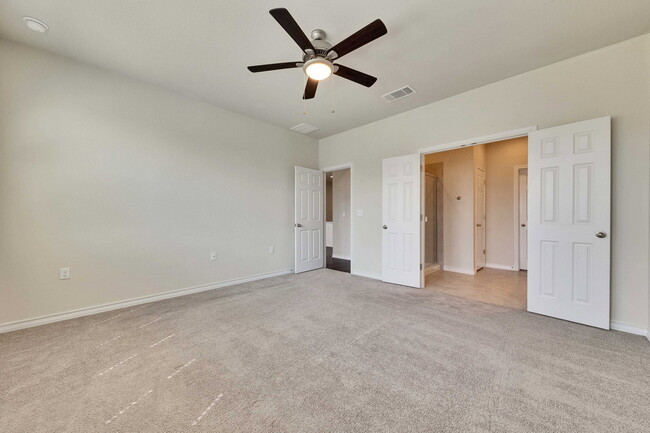 Building Photo - 12121 Cimaizon Dr