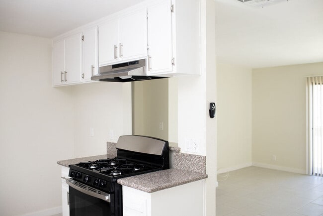 Building Photo - Astoria Apartments