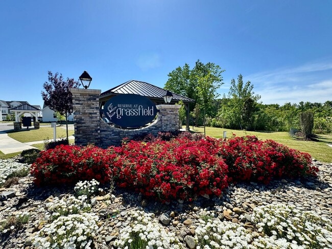 Building Photo - First Time Rental - Ready July 30th! 4 Bedrooms PLUS Loft! Great Views! Dog Park - Stocked Fishin...