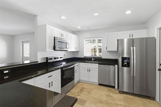 Building Photo - 5223 Shadow Lawn Dr