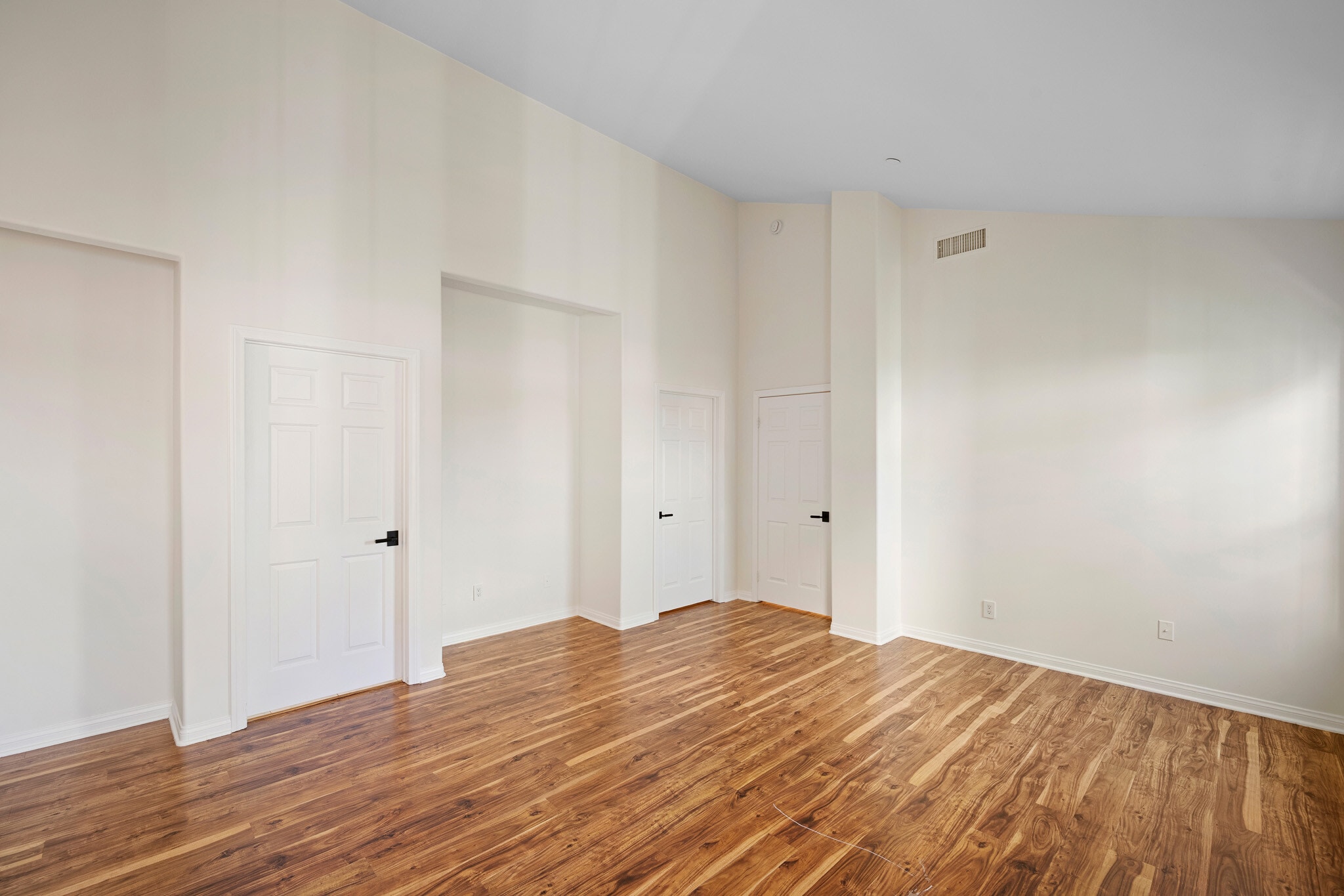 Building Photo - 415 E Dryden St