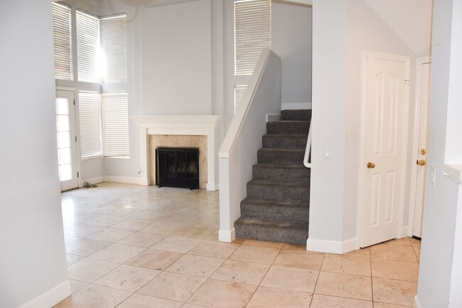 Building Photo - 8215 E White Oak Ridge