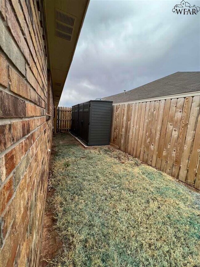 Building Photo - 6053 Laci Ln