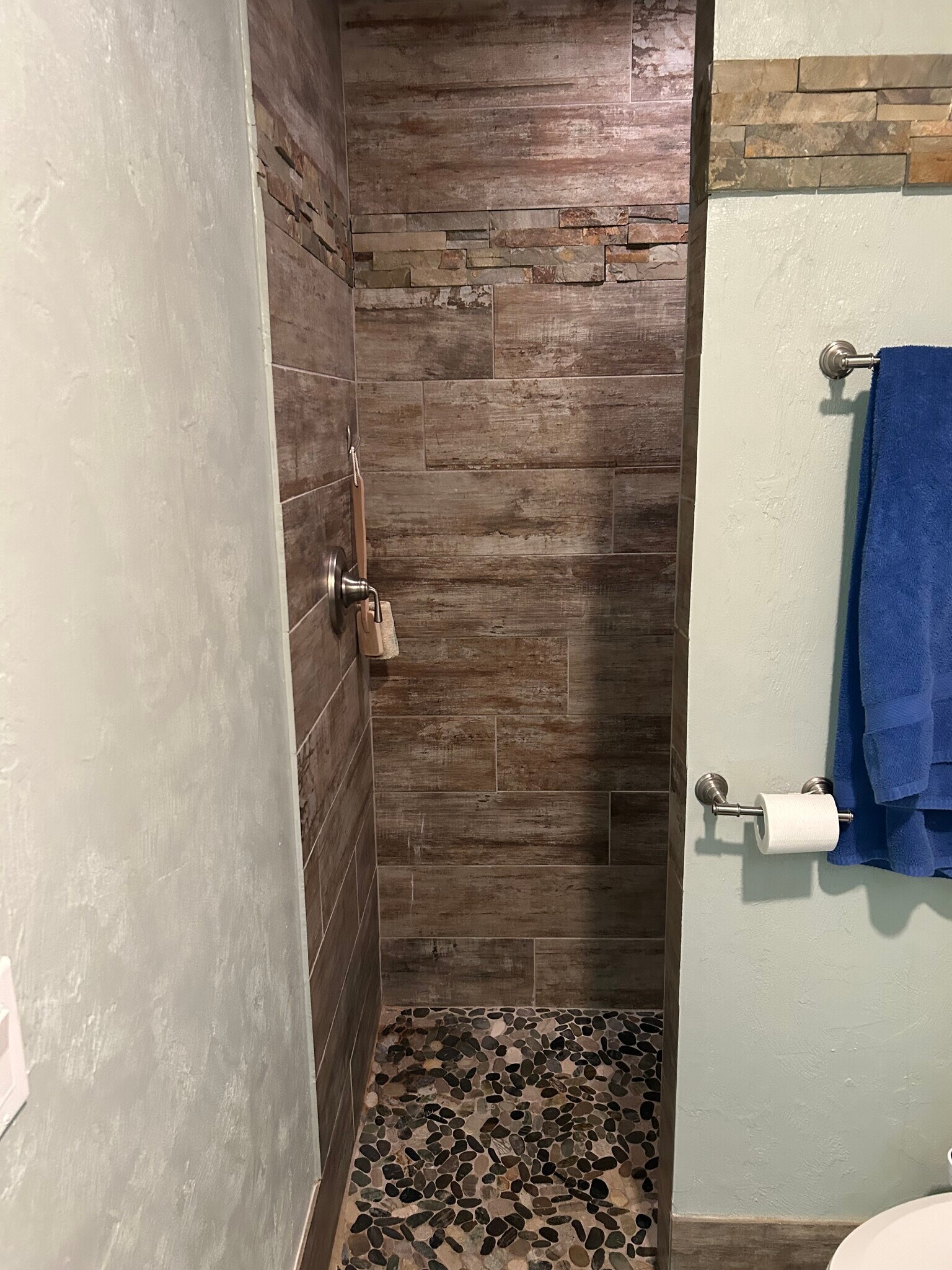 Shower - 5720 Sweetwater Blvd