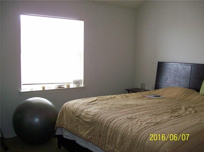 Building Photo - 11793 Corona Crest Ave