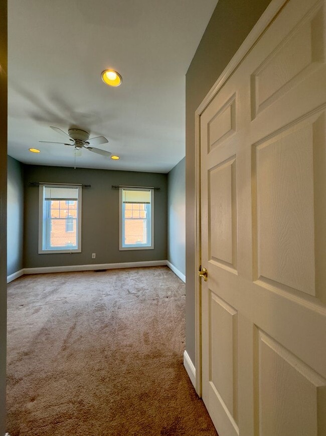 Building Photo - Charming 2 Bedroom/3.5 Bathroom Townhome in Canton, MD!