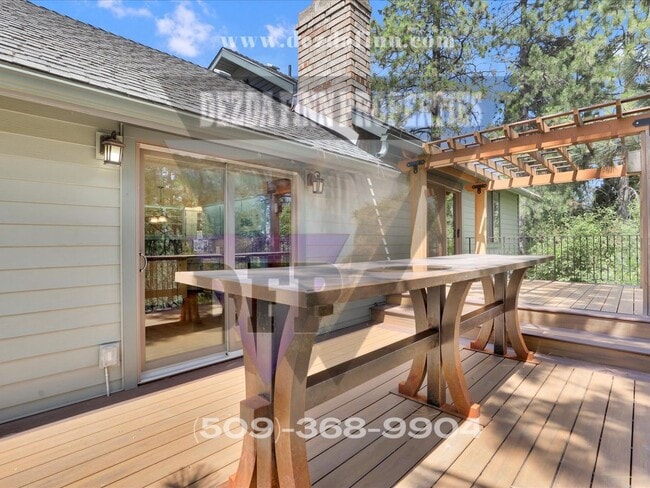Building Photo - 3,700 sqft of Quiet Luxury & Stunning Views