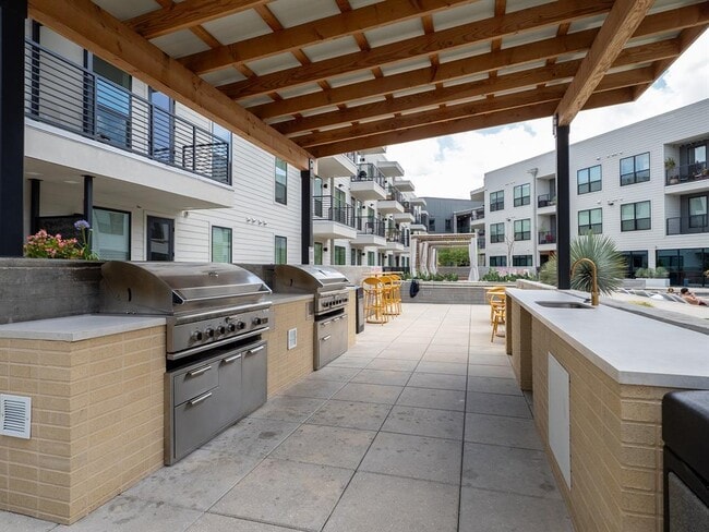 Building Photo - 1701 Simond Ave Ave