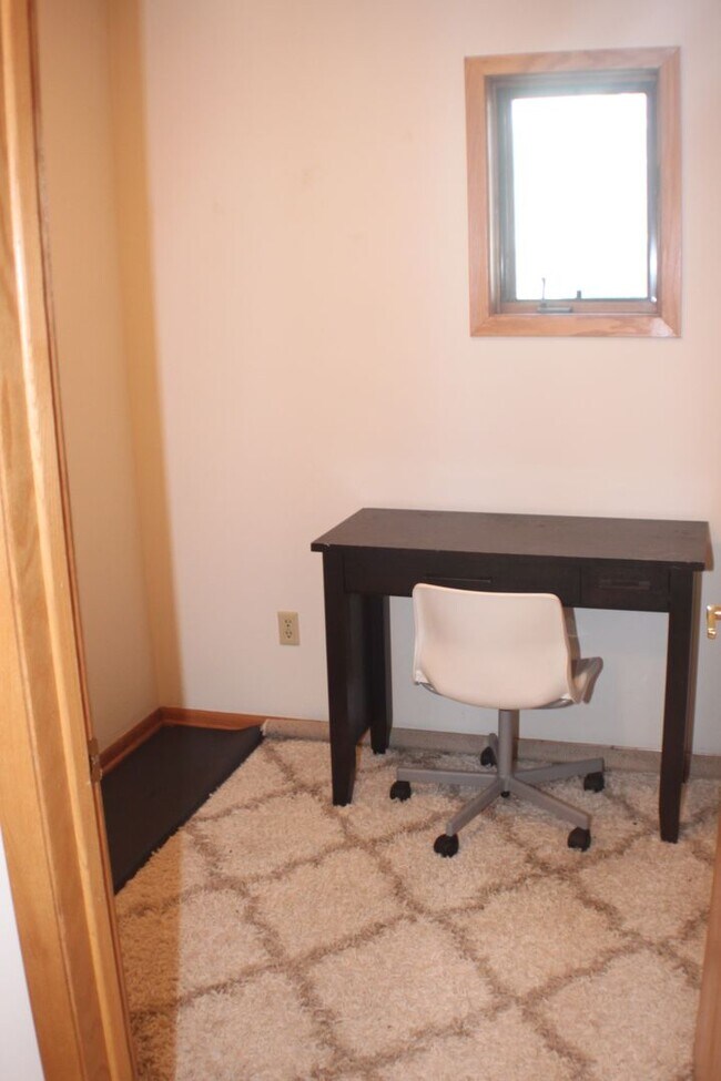 Building Photo - ***$500.00*** off June rent for signed lea...