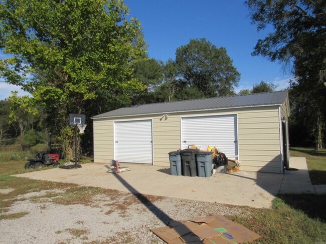 Building Photo - 12 Flintstone Cove