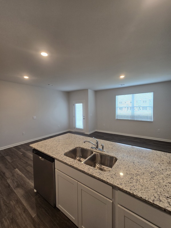 Building Photo - 12 Sweetspire Dr