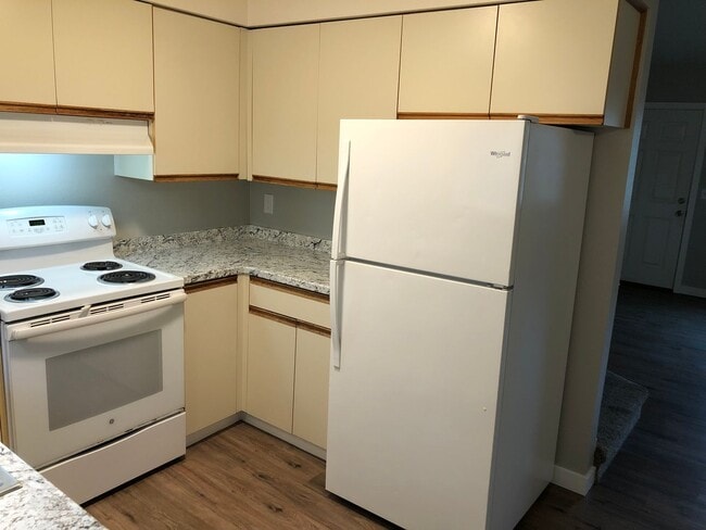 Building Photo - Completely updated 3 bedroom 1 bath duplex!