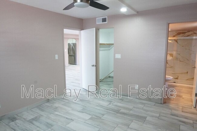 Building Photo - 10444 N 69th St