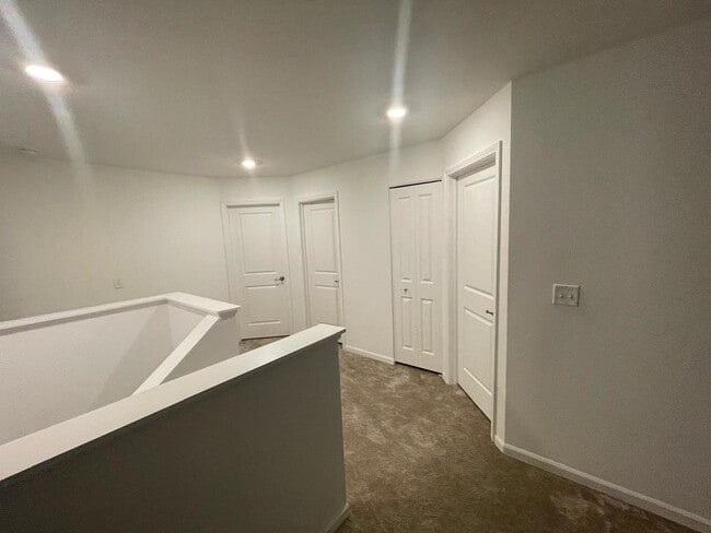 Building Photo - 1464 Collins St