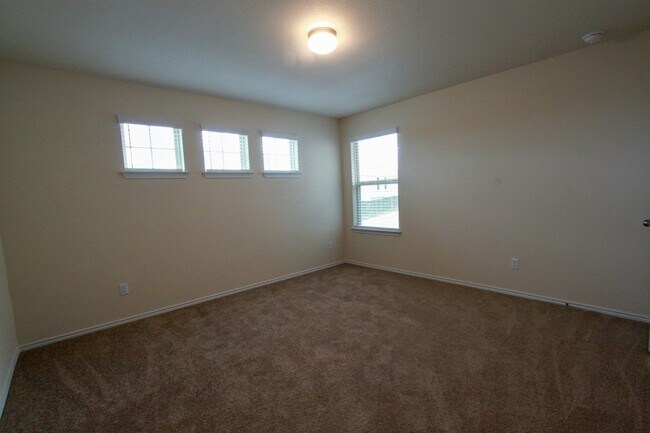 Building Photo - 3651 Sandy Brook Dr