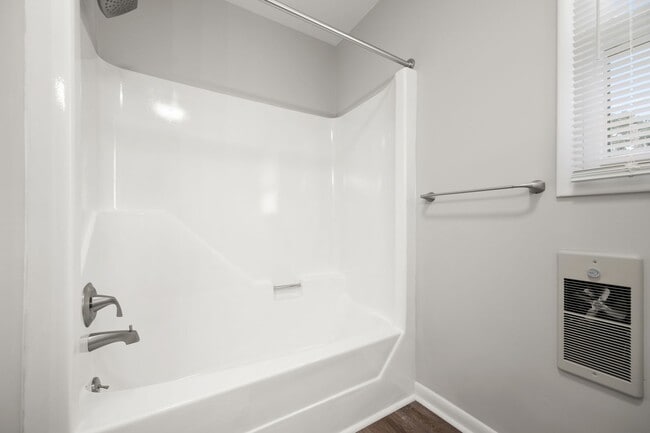 Building Photo - Charming Bi-Level for rent in Milford, $2,...