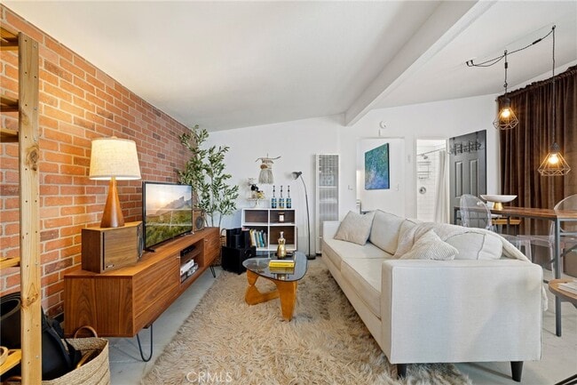 Building Photo - 1583 W 48th St