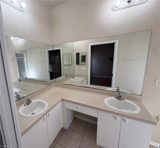 Building Photo - 3019 26th St SW