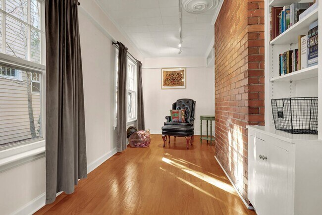 Building Photo - Gorgeous Historic Home in Downtown Wilmington
