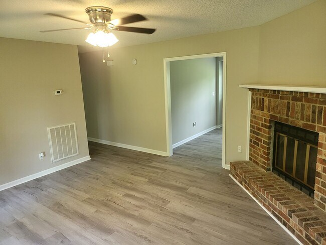 Building Photo - Nice Mt. Juliet Ranch 4 bedroom 2 bath on ...