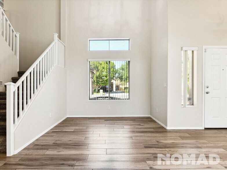 Building Photo - 6041 N Pajaro Ln