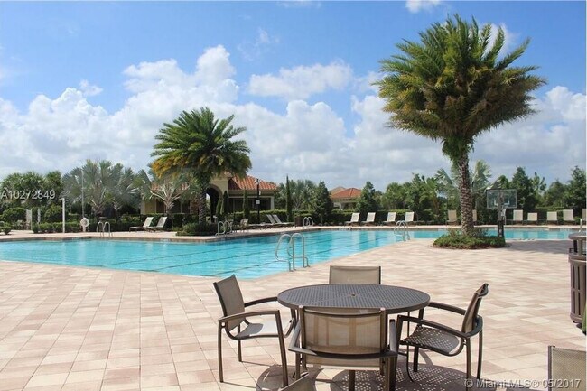 Building Photo - 3425 Siena Cir