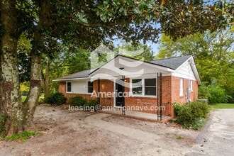 Building Photo - 4046 Village Dr