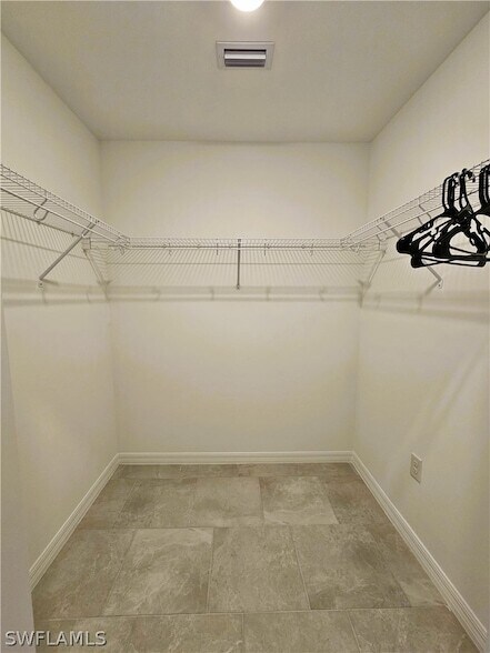 Building Photo - 5739 Oakmont Ct