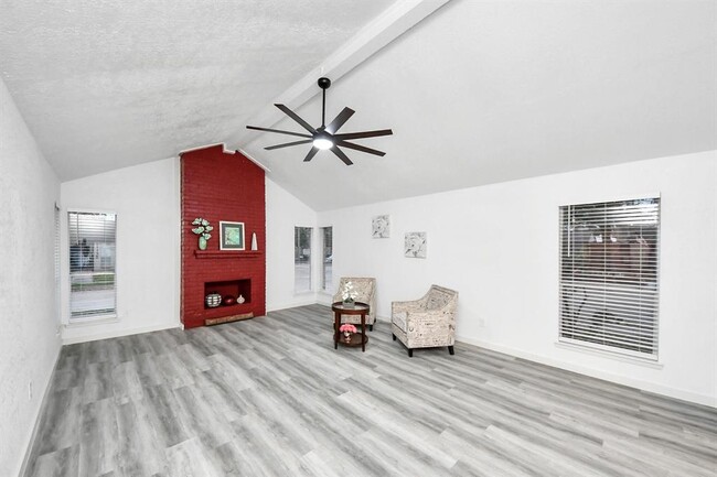 Building Photo - 11134 Bellerive Dr