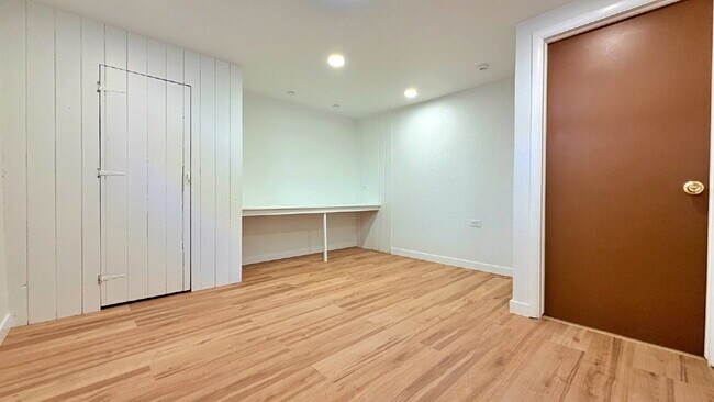 Building Photo - FANTASTIC REMODELED 3 Bed 2 Bath Home in Strayer & Shephards Park Hill Brand New Flooring New Car...