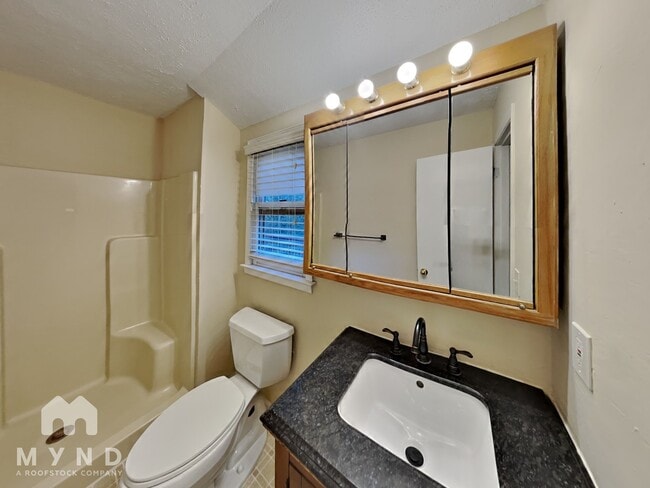 Building Photo - 3255 Sharon Ln