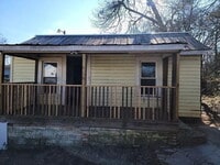 Building Photo - "Charming 2-Bedroom Retreat in Laurens - Your Cozy Haven Awaits!"