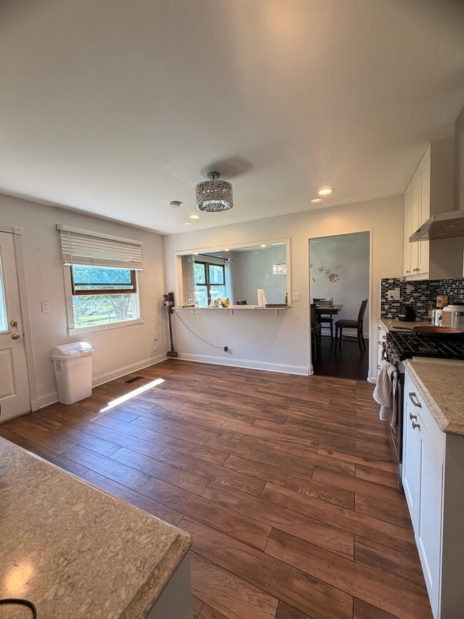 Building Photo - 7791 Sherwood Cir S