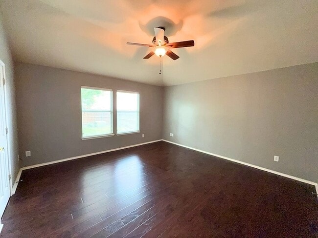 Building Photo - 9120 Goldenview Dr