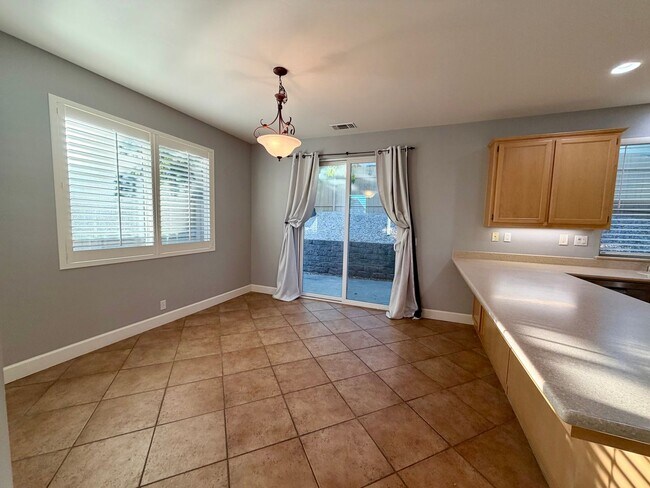 Building Photo - Beautiful 3 Bedroom 2.5 Bathroom Single Fa...