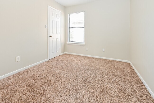 Building Photo - 2923 La Estancia Ln