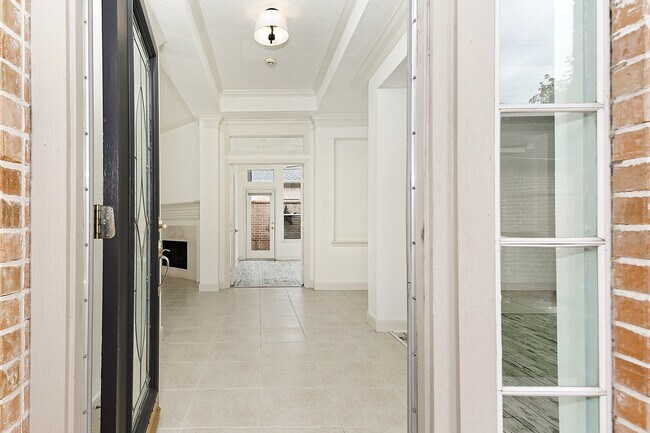 Building Photo - 15 Rockledge Dr