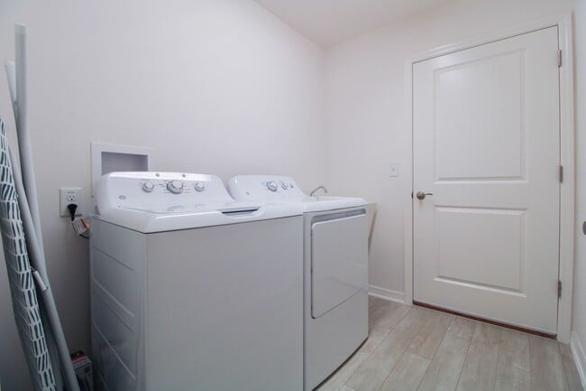 Building Photo - 7673 Woodley Ter