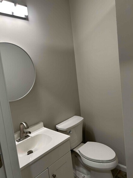 Building Photo - 513 Ruths Dr