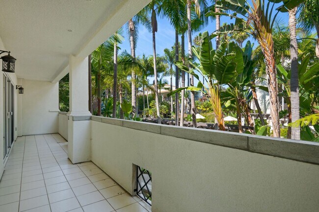 Building Photo - Extremely Rare Opportunity – 2 Bed / 2.5 Bath Luxury Condo at El Escorial Villas at East Beach