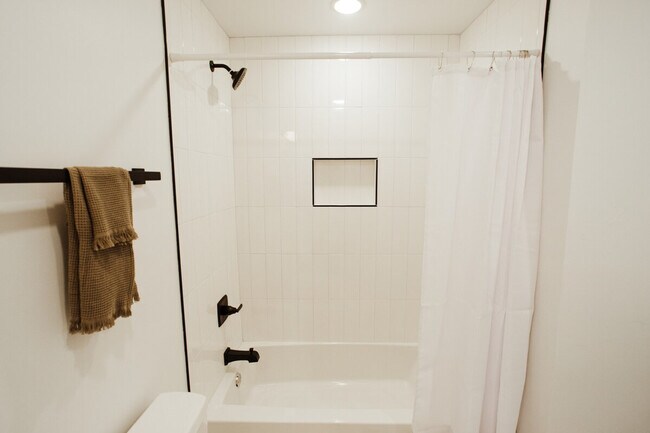 Building Photo - 1908 Morrow Ave