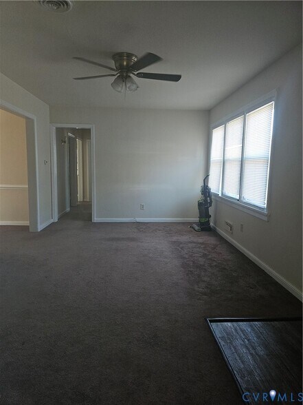 Building Photo - 1207 Blue Jay Ln