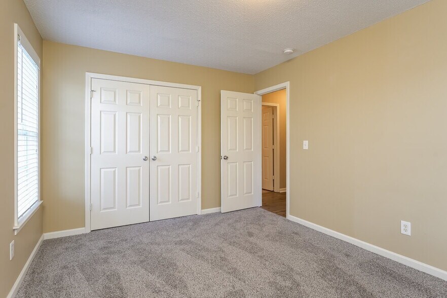 Building Photo - 229 Lucan Dr
