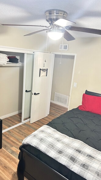 Building Photo - 11619 Wilkie Ave