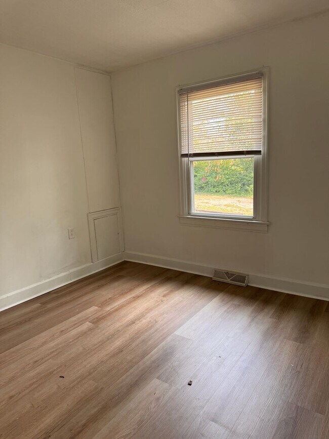 Building Photo - 4641 Shula Dr