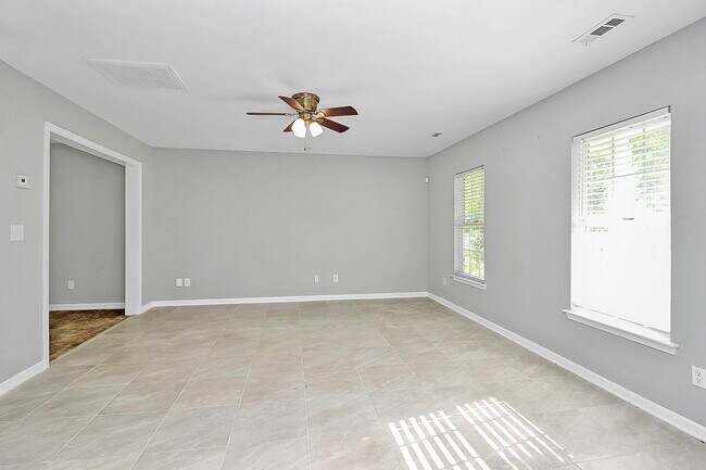 Building Photo - 5750 Laborde Ave